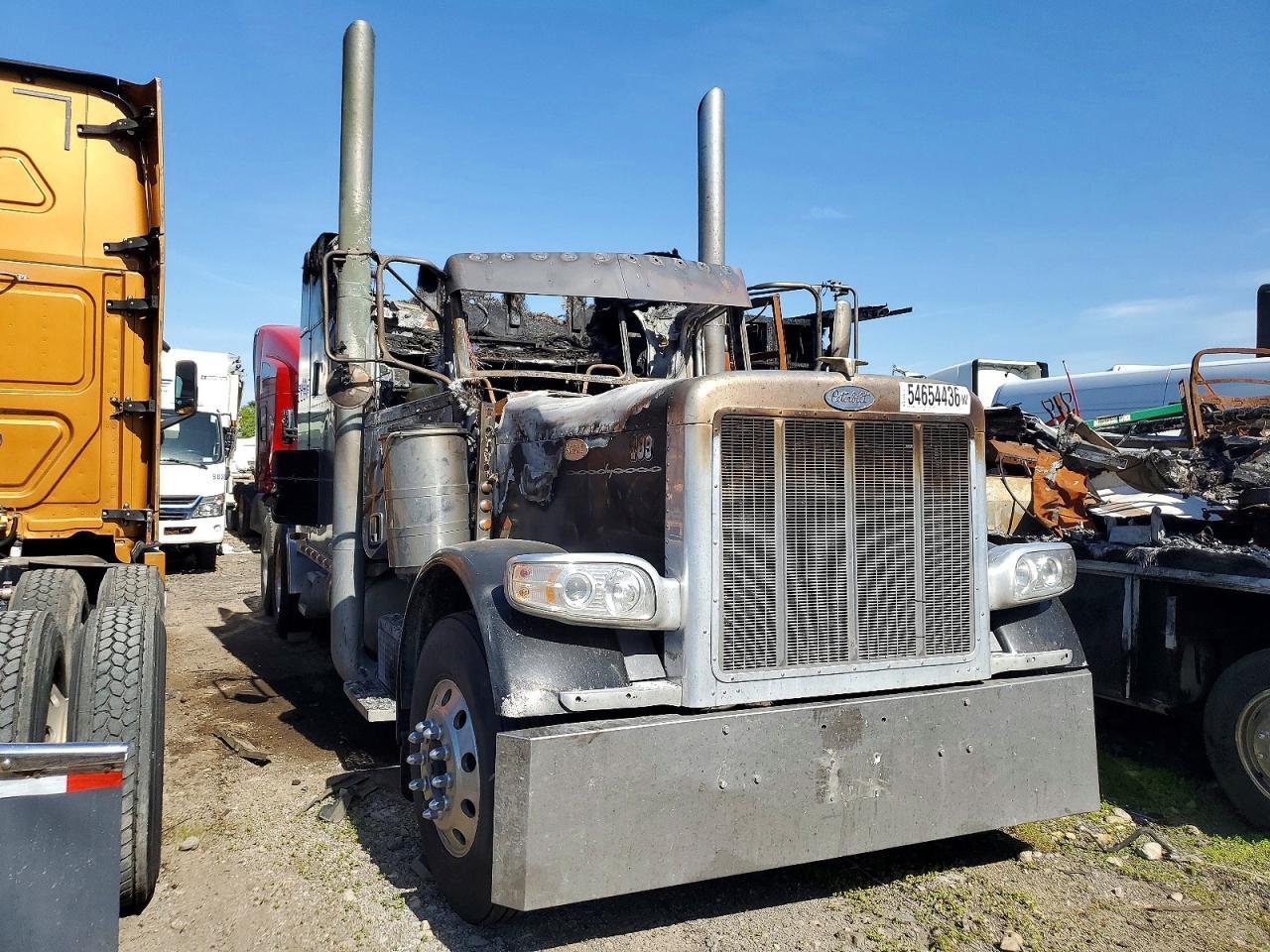 2007 PETERBILT 379 SEMI TRUCK