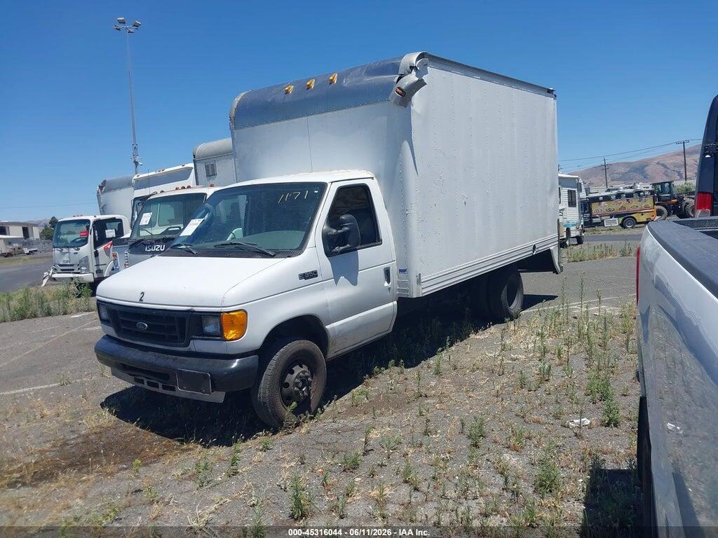 1FDWE35L55HB31171 2005 FORD E-350 CUTAWAY photo no. 2