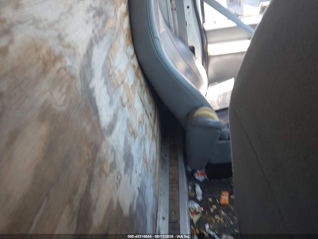 1FDWE35L55HB31171 2005 FORD E-350 CUTAWAY photo no. 8