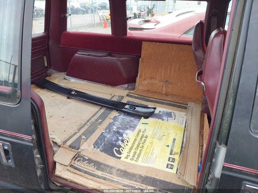 2P4FH4534LR561384 1990 PLYMOUTH VOYAGER photo no. 8