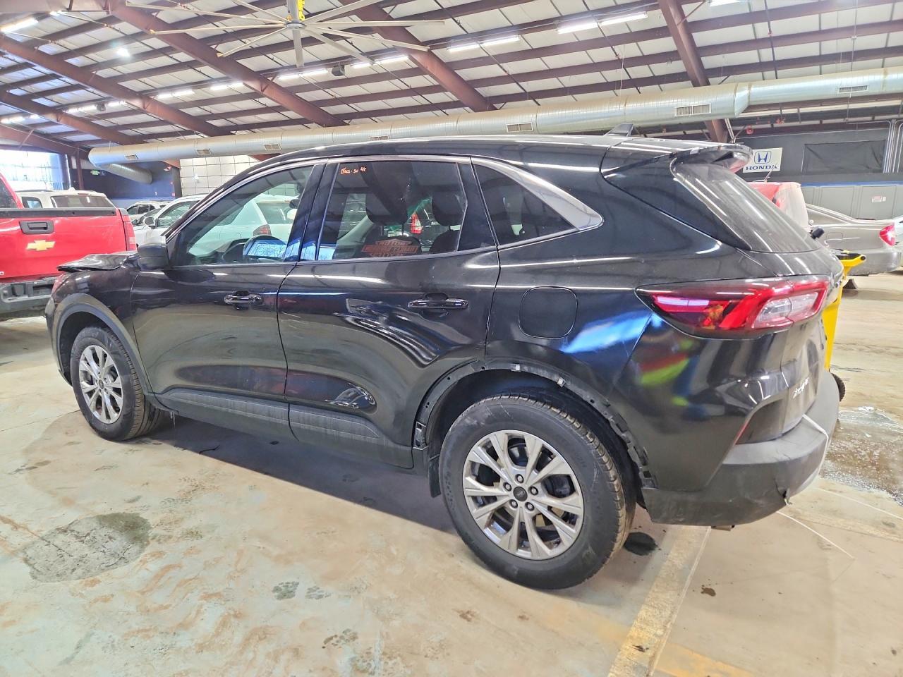 2023 FORD ESCAPE — Фото 2 из 13