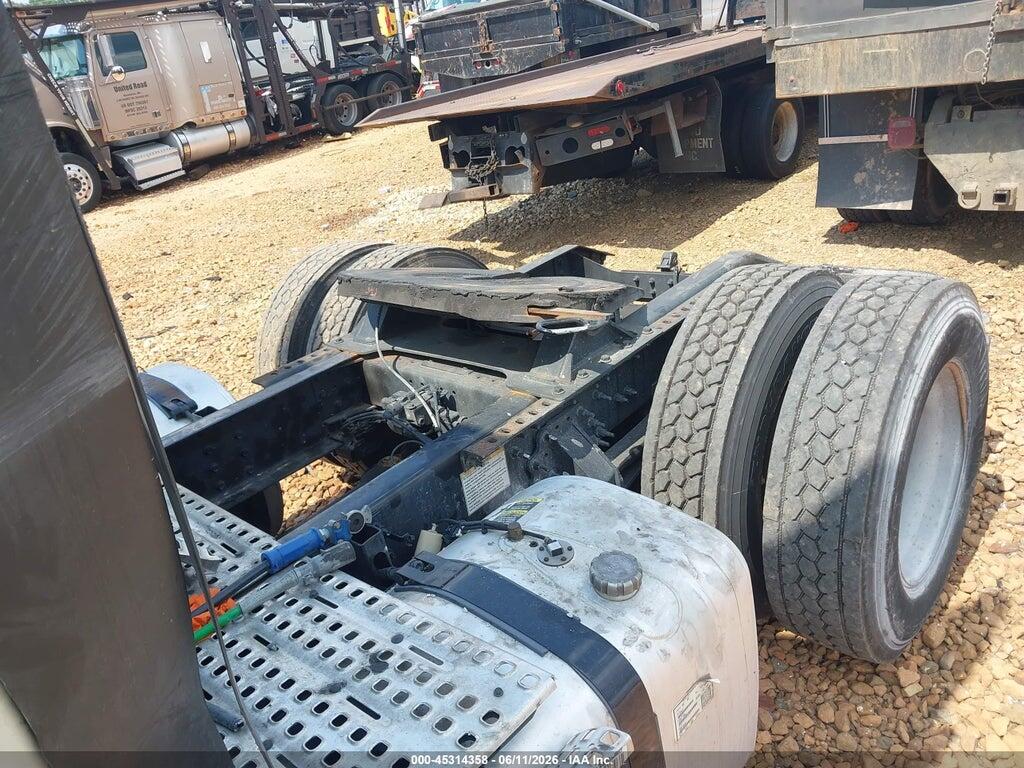 4V4W19EG7NN285750 2022 VOLVO VNR photo no. 7