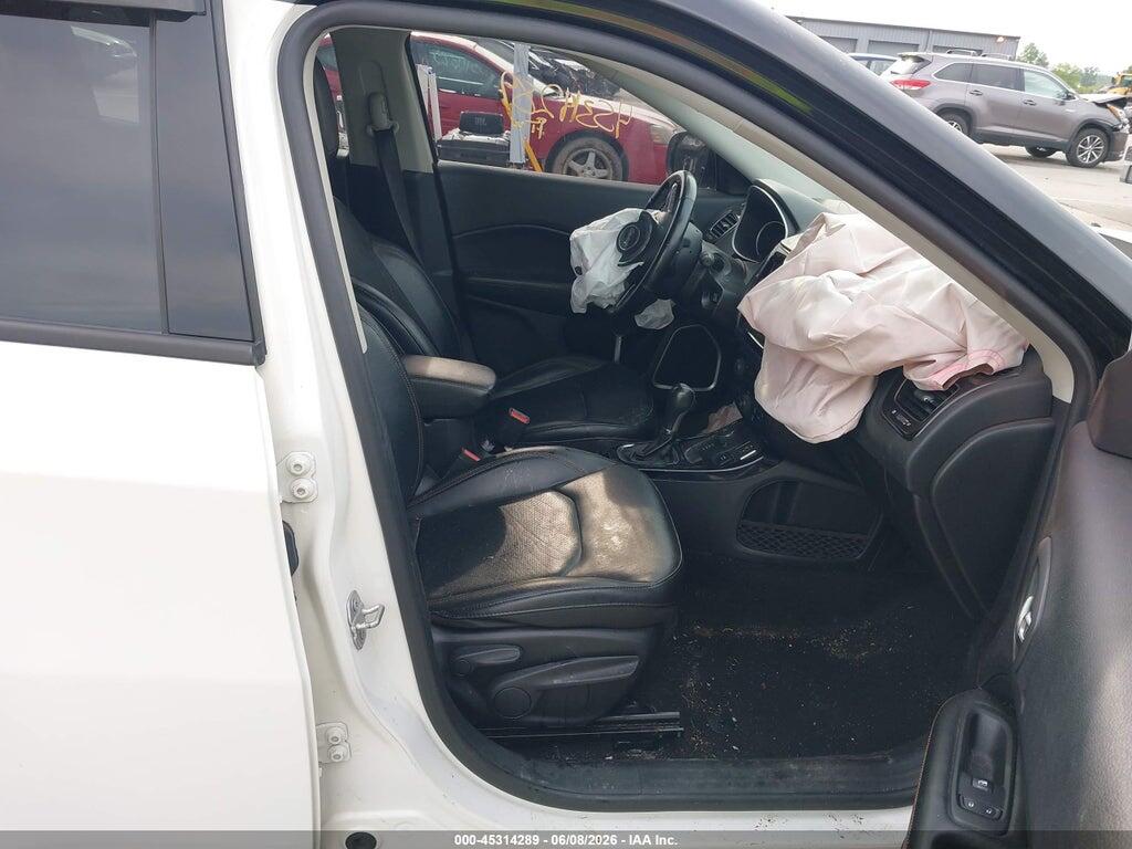 3C4NJDCB8KT812756 2019 JEEP COMPASS photo no. 5