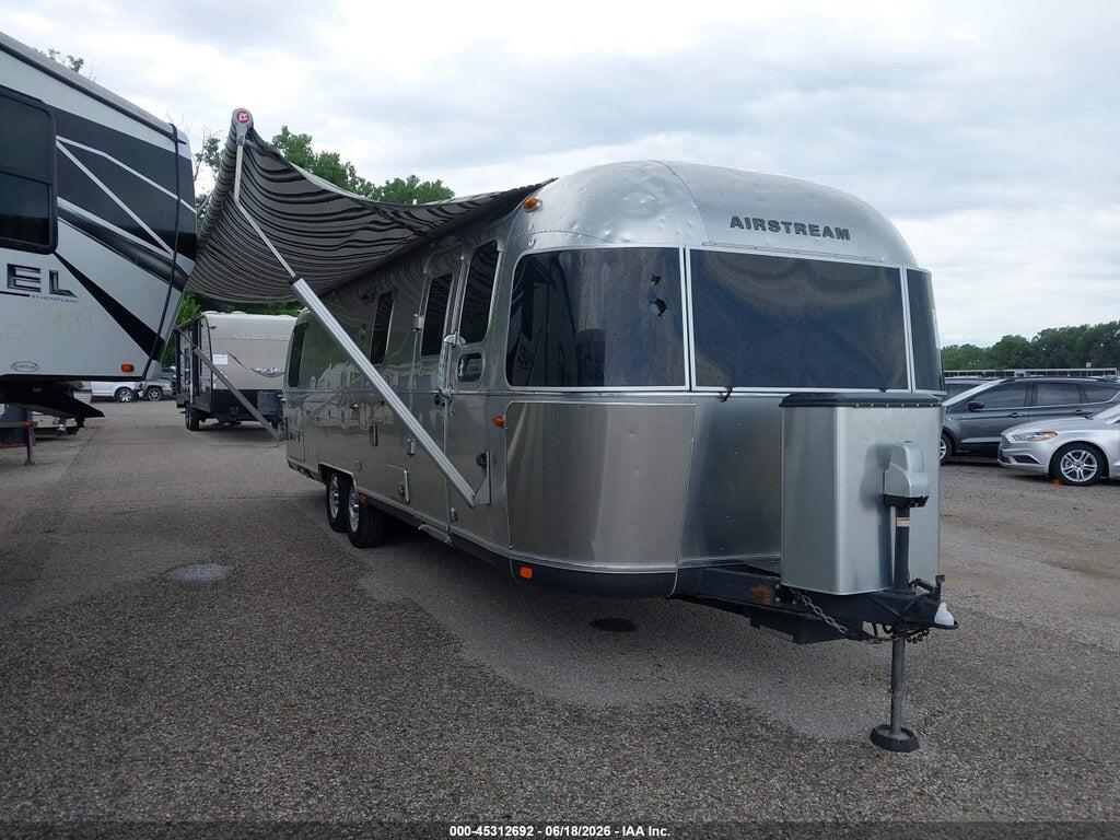 1STJBYP29GJ534740 2016 AIRSTREAM CLASSIC 30FB photo no. 1