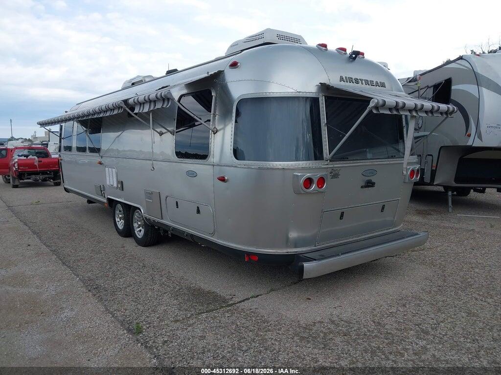 1STJBYP29GJ534740 2016 AIRSTREAM CLASSIC 30FB photo no. 3