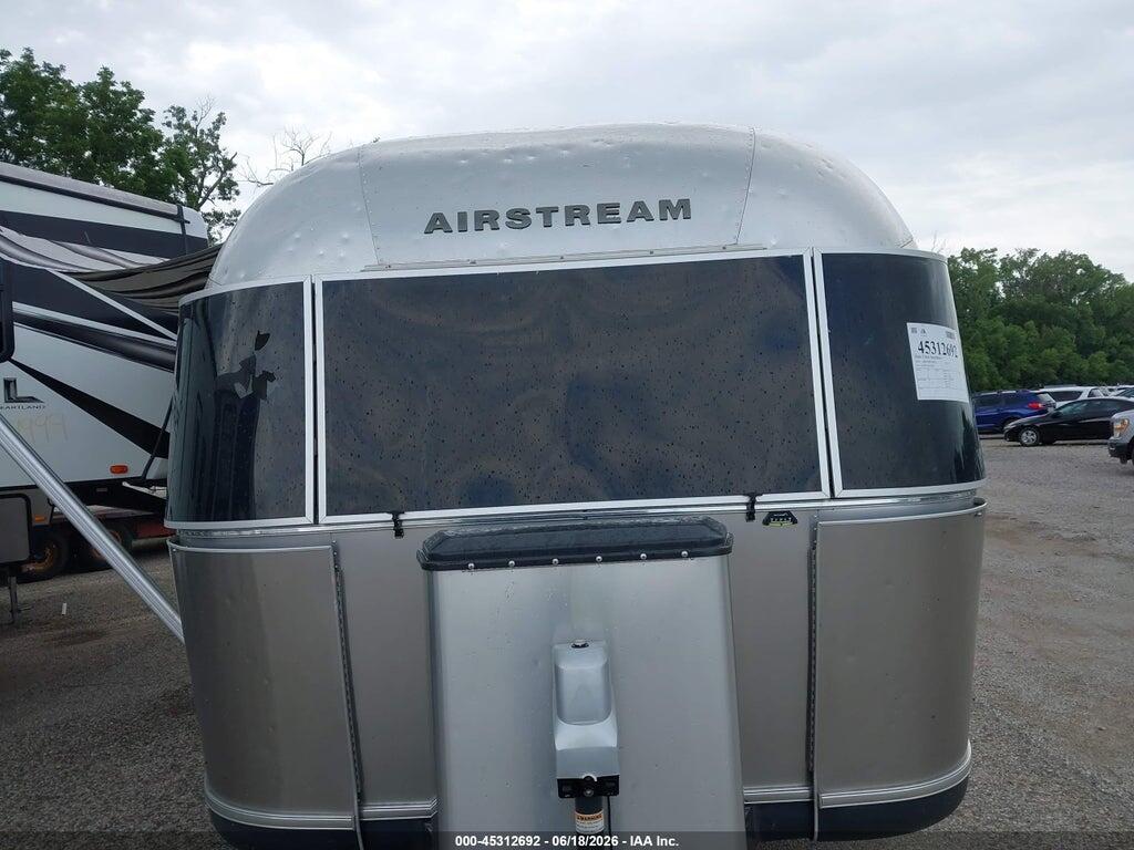 1STJBYP29GJ534740 2016 AIRSTREAM CLASSIC 30FB photo no. 6