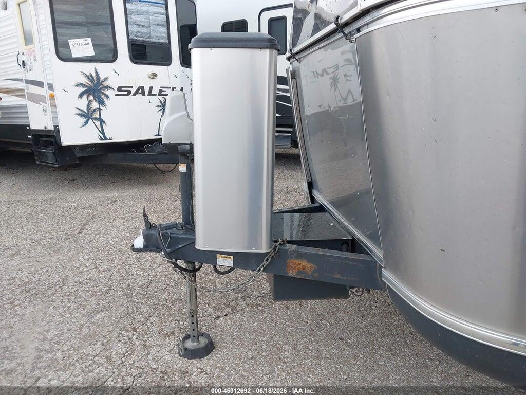 1STJBYP29GJ534740 2016 AIRSTREAM CLASSIC 30FB photo no. 7
