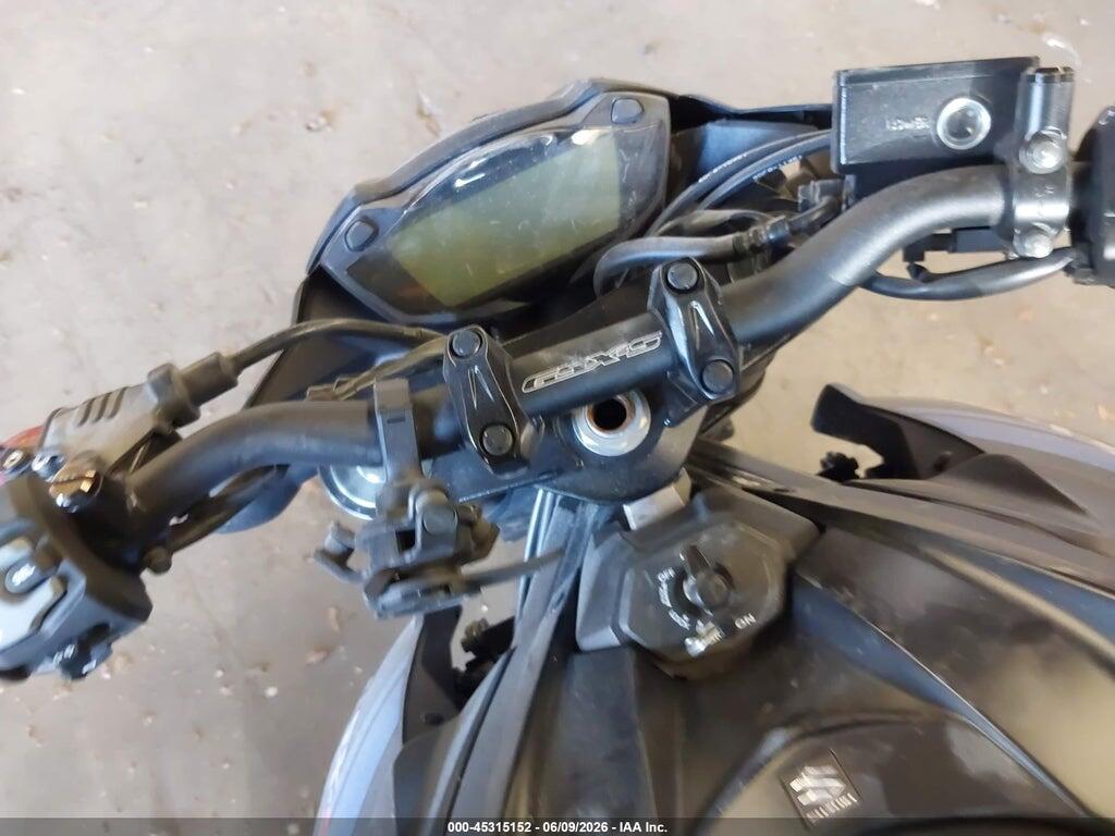 JS1C533B5K7100189 2019 SUZUKI GSX-S750 photo no. 7
