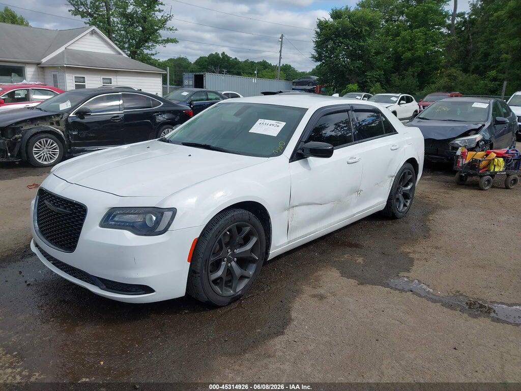 2C3CCAAG3LH209226 2020 CHRYSLER 300 photo no. 2