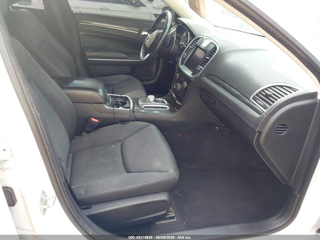 2C3CCAAG3LH209226 2020 CHRYSLER 300 photo no. 5