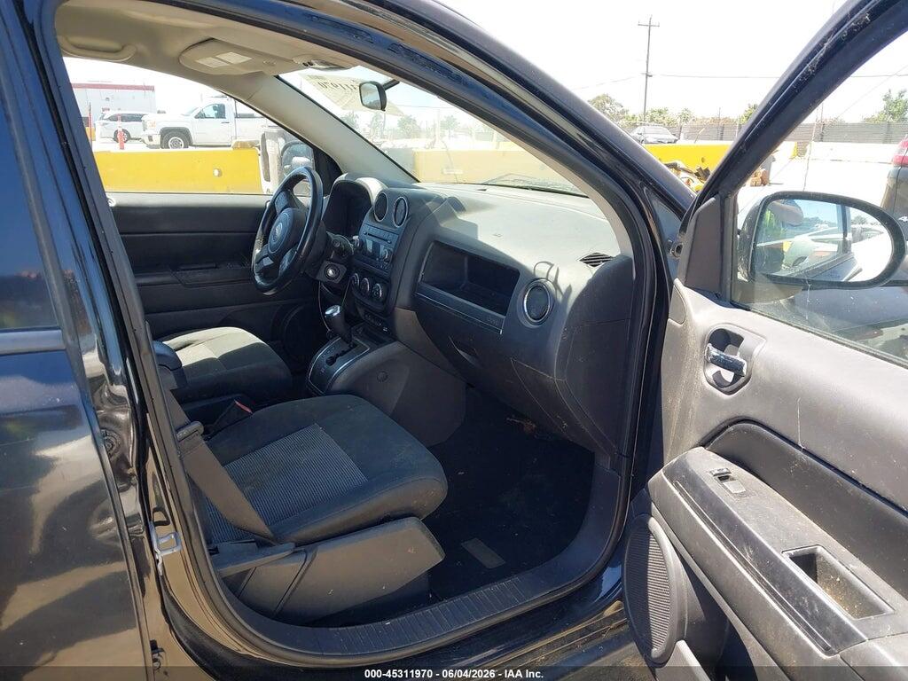 1J4NT1FBXBD176815 2011 JEEP COMPASS photo no. 5
