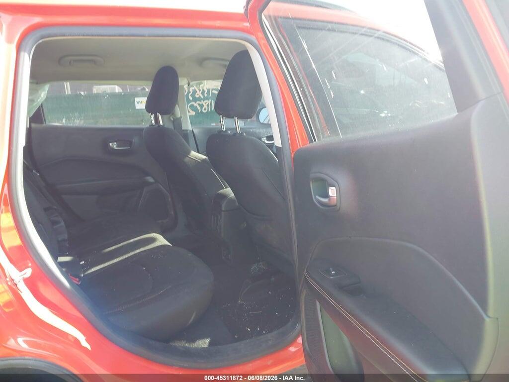 3C4NJCAB3JT133635 2018 JEEP COMPASS photo no. 8