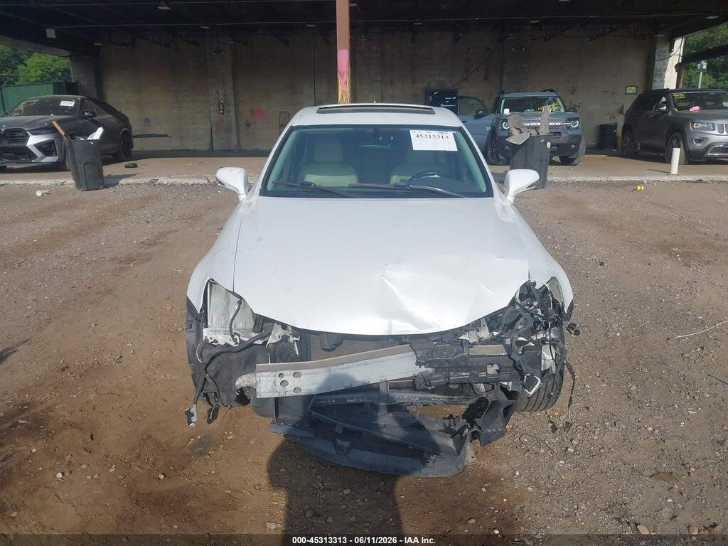 JTHCF5C22A5036779 2010 LEXUS IS 250 photo no. 12