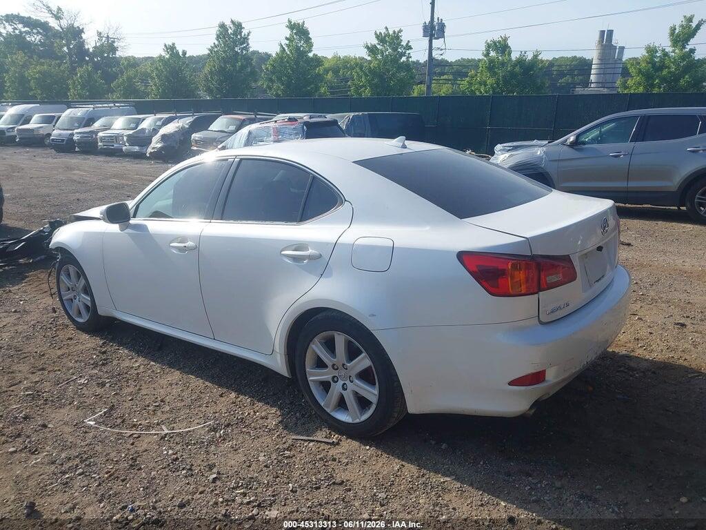 JTHCF5C22A5036779 2010 LEXUS IS 250 photo no. 3