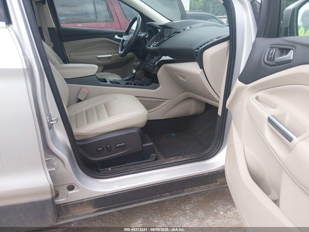 1FMCU9J95HUC01296 2017 FORD ESCAPE photo no. 5