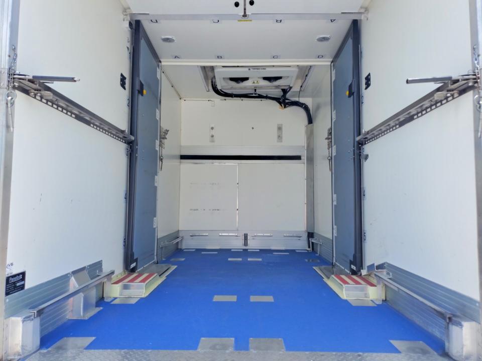 2023 FORD E350 REFRIGERATED BOX TRUCK — Фото 6 из 12