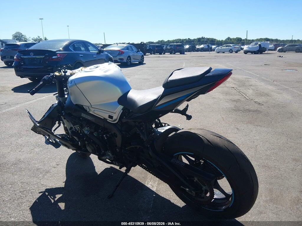 JS1DM11B9S7100131 2025 SUZUKI GSX-R1000 photo no. 3