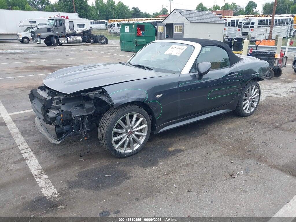 JC1NFAEK8H0101994 2017 FIAT 124 SPIDER photo no. 2