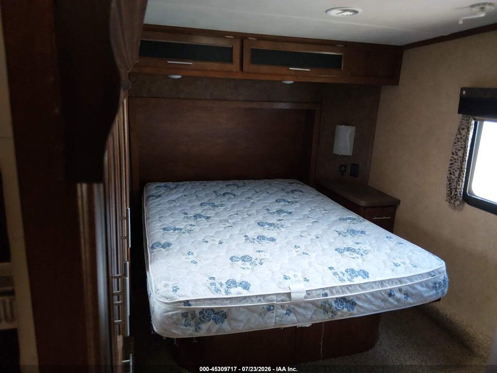 4X4FXLF28EF157368 2015 FOREST RIVER XLR photo no. 5