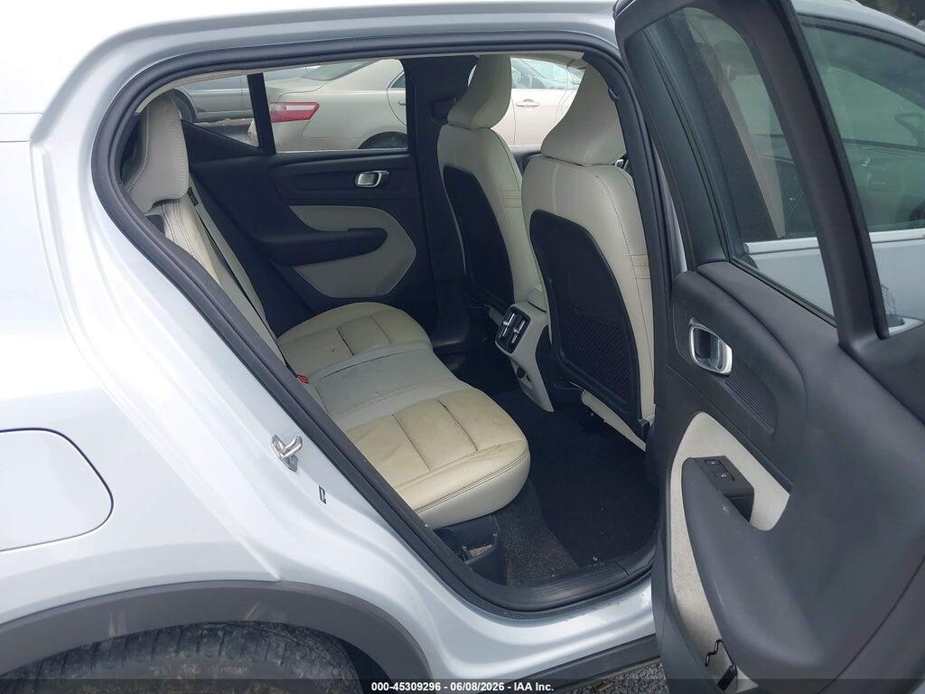 YV4162UL6N2641875 2022 VOLVO XC40 photo no. 8