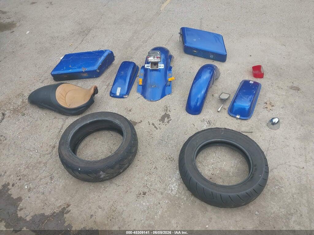 JH2RC4468YM201113 2000 HONDA VT750 photo no. 12