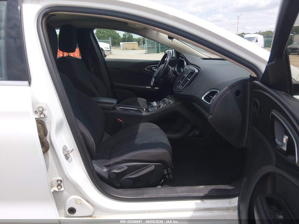 1C3CCCAB6GN159788 2016 CHRYSLER 200 photo no. 5