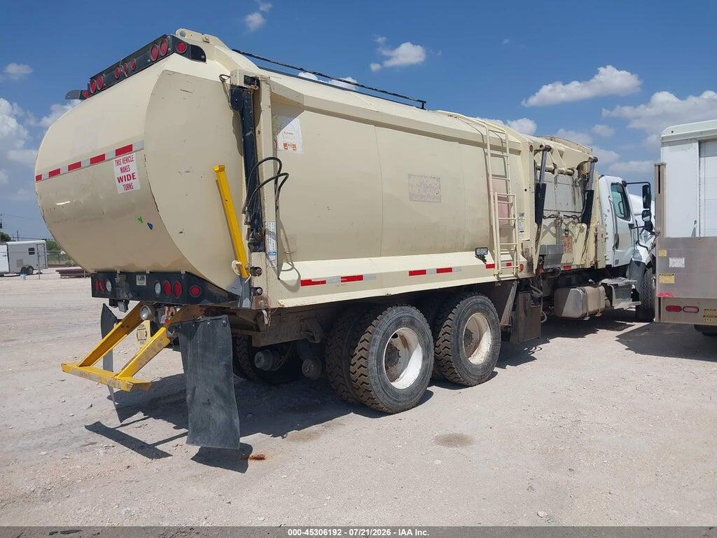 1FVHG5CY2GHHE4078 2016 FREIGHTLINER 108SD photo no. 4