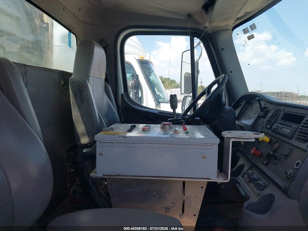 1FVHG5CY2GHHE4078 2016 FREIGHTLINER 108SD photo no. 7