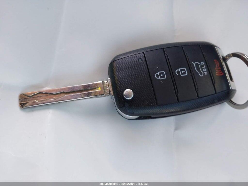 KNDJP3A50J7530019 2018 KIA SOUL photo no. 11