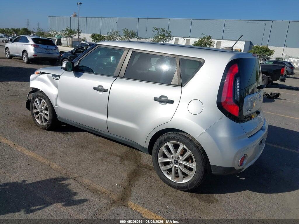 KNDJP3A50J7530019 2018 KIA SOUL photo no. 3
