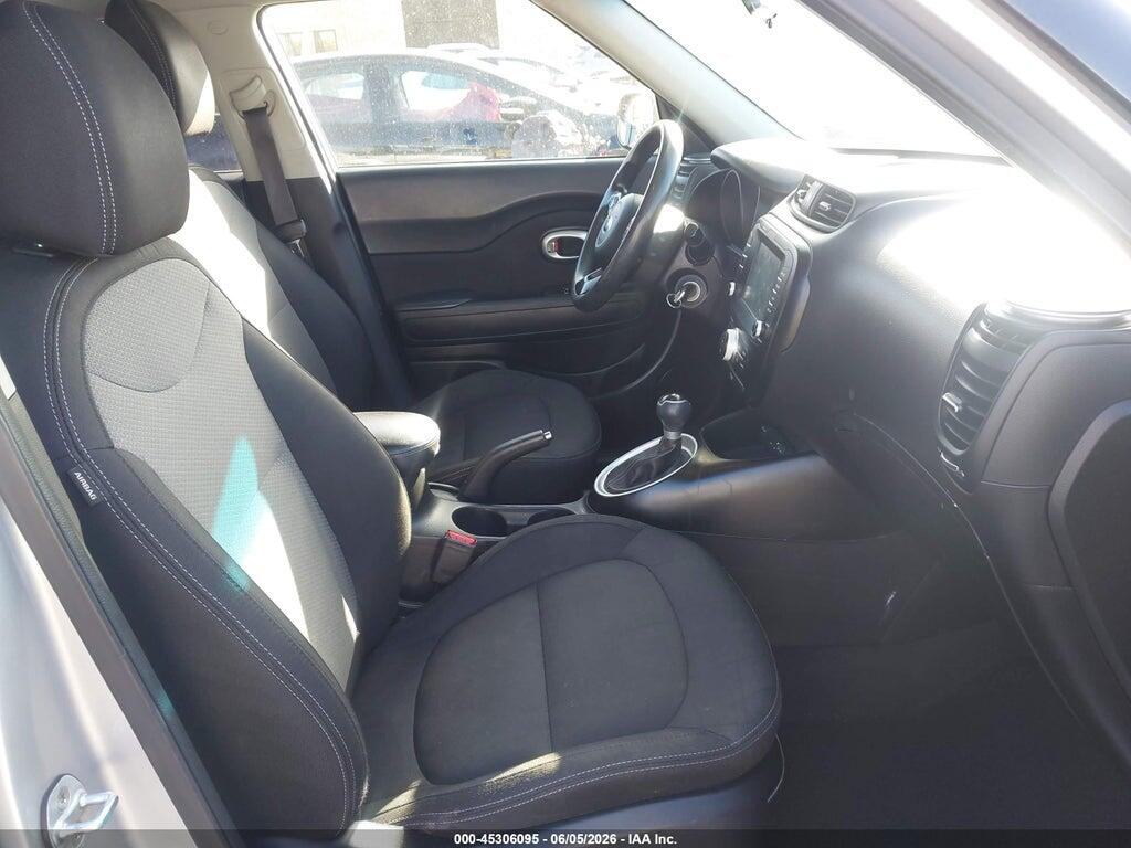 KNDJP3A50J7530019 2018 KIA SOUL photo no. 5