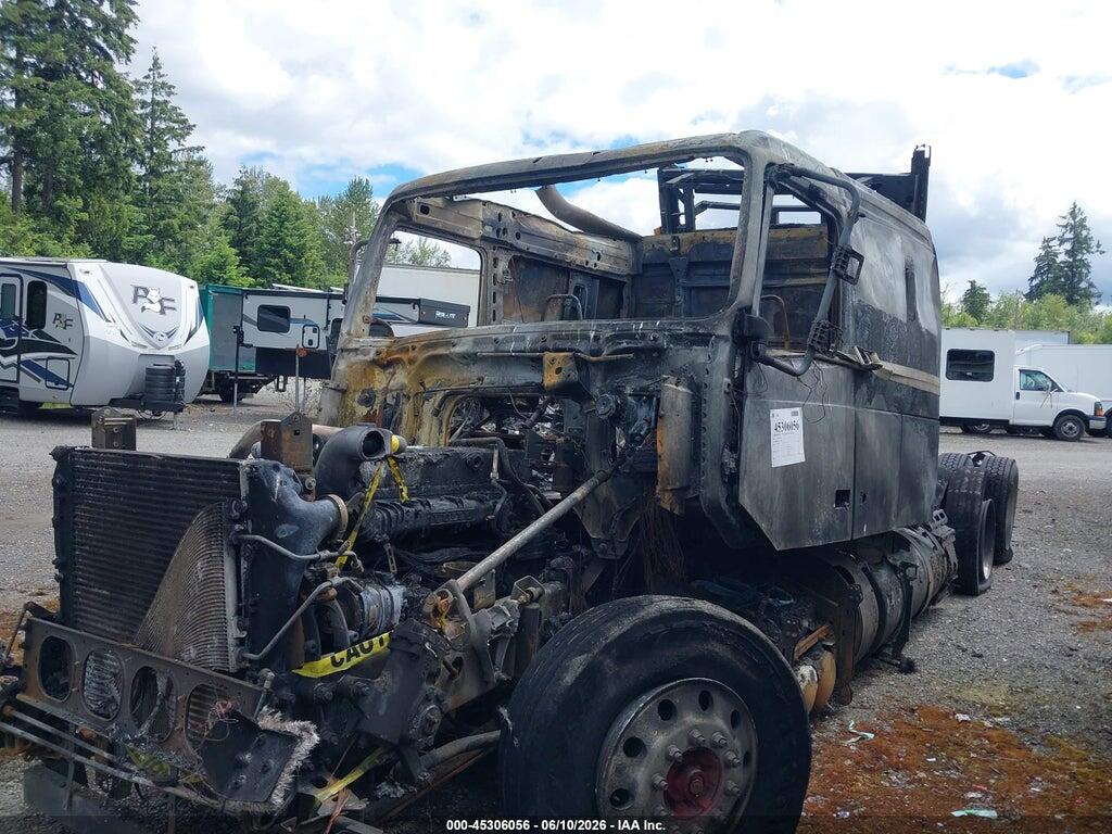 4V4NC9EH7CN543793 2012 VOLVO VN photo no. 2