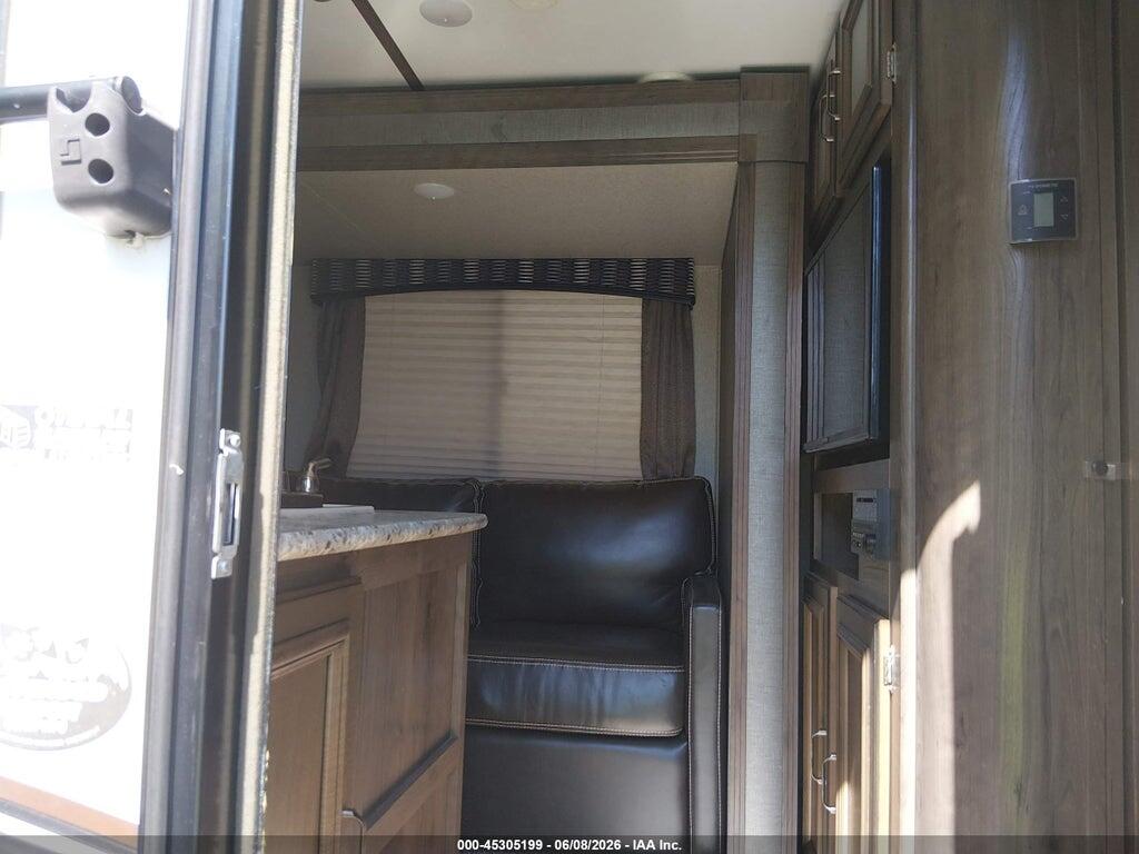4YDT26726JD416790 2018 KEYSTONE RV PASSPORT photo no. 5