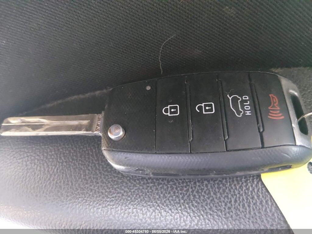 KNDJP3A53G7302525 2016 KIA SOUL photo no. 11
