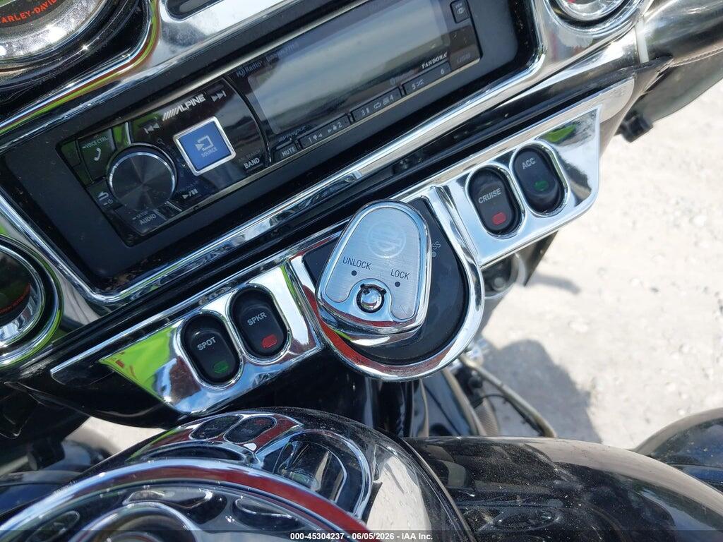 1HD1FCM17DB641596 2013 HARLEY-DAVIDSON FLHTCU photo no. 11