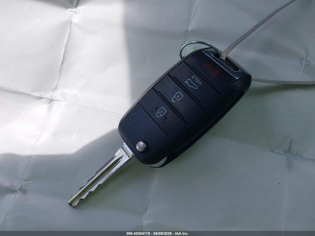 3KPFL4A71HE085888 2017 KIA FORTE photo no. 11