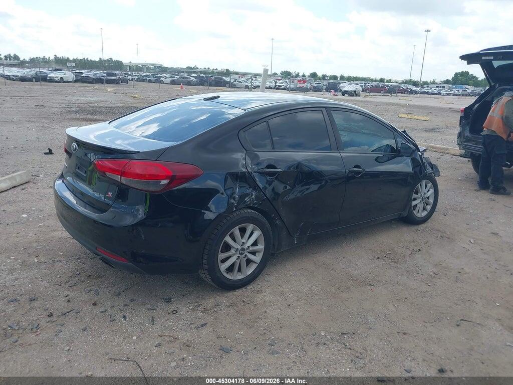 3KPFL4A71HE085888 2017 KIA FORTE photo no. 4