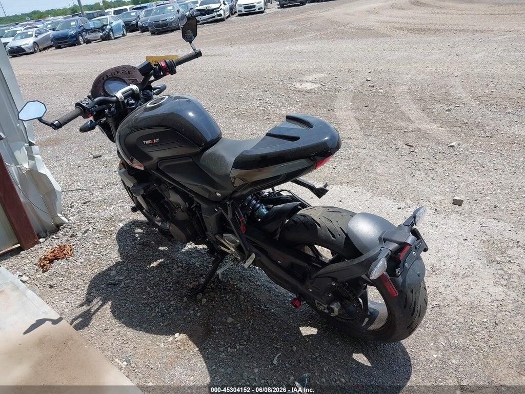 SMTL10UL7PTBL1860 2023 TRIUMPH MOTORCYCLE TRIDENT 660 photo no. 3