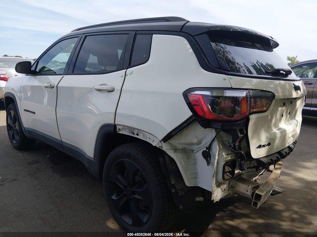 3C4NJDBBXJT325719 2018 JEEP COMPASS photo no. 3