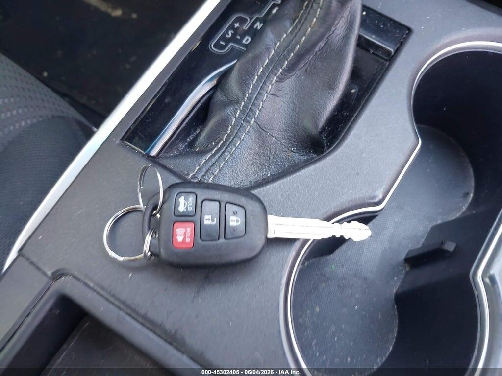 4T1BF1FK0HU771760 2017 TOYOTA CAMRY photo no. 11