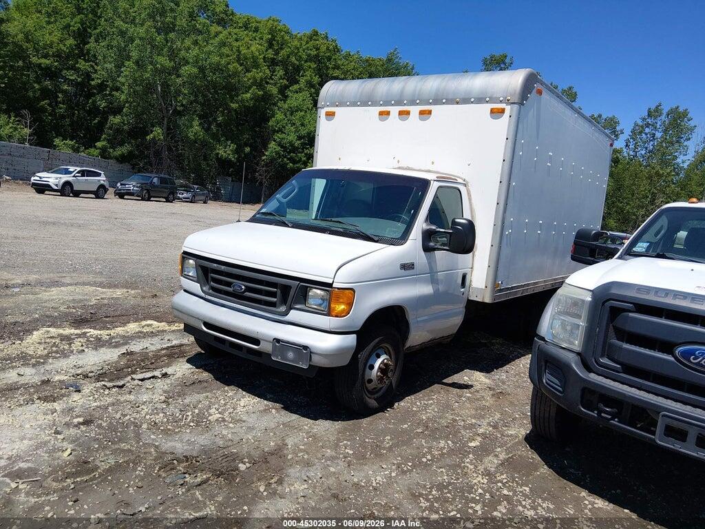 1FDWE35L15HA40012 2005 FORD E-350 CUTAWAY photo no. 2