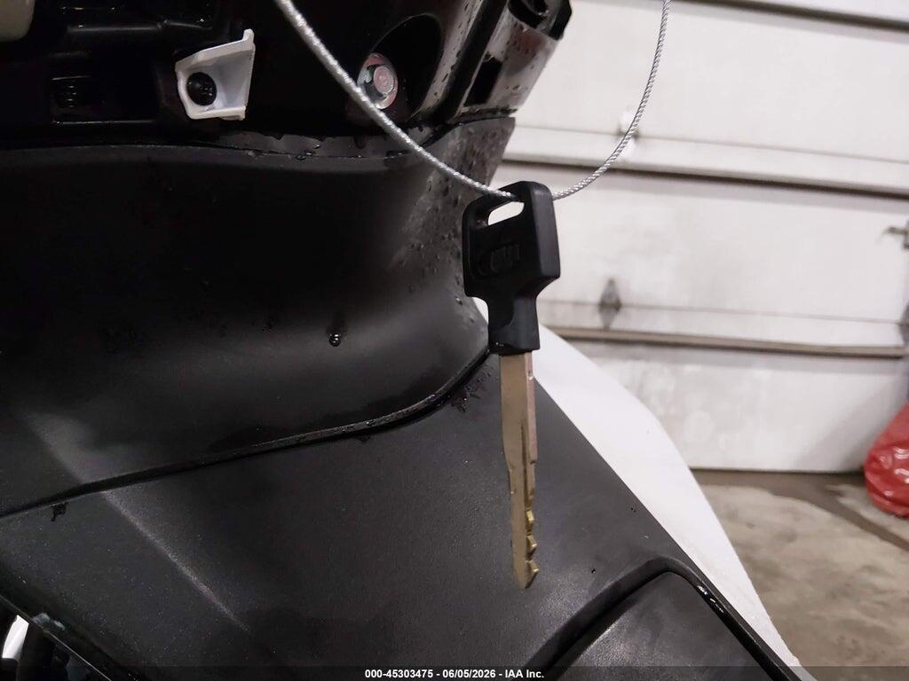RLHKF1804FY000627 2015 HONDA PCX photo no. 11