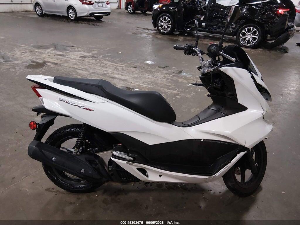 RLHKF1804FY000627 2015 HONDA PCX photo no. 12