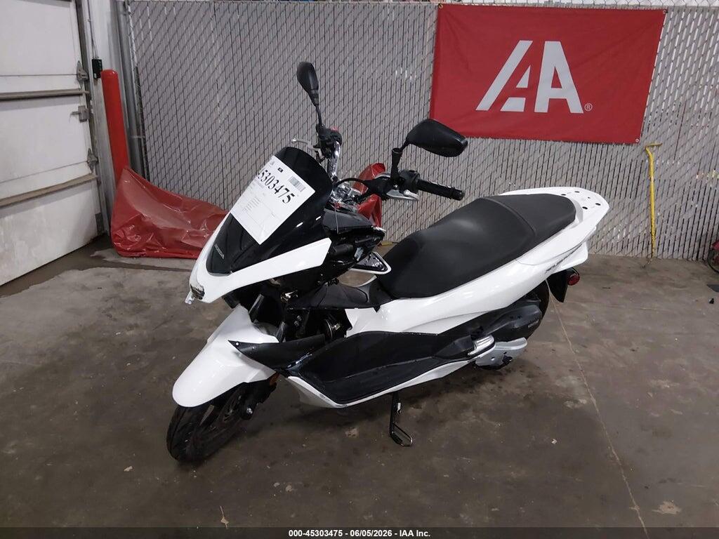 RLHKF1804FY000627 2015 HONDA PCX photo no. 2