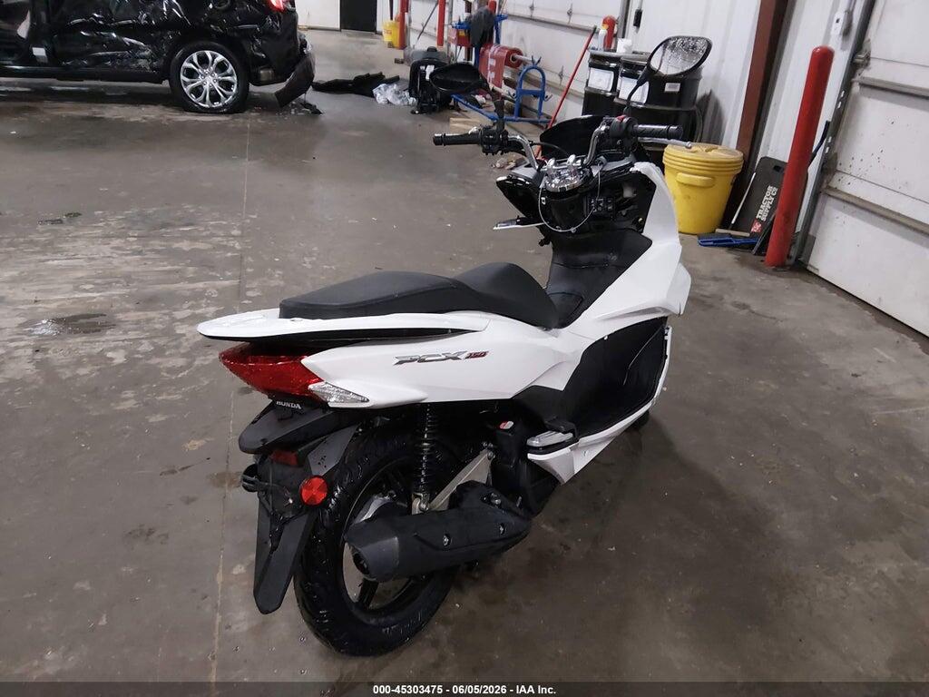 RLHKF1804FY000627 2015 HONDA PCX photo no. 4
