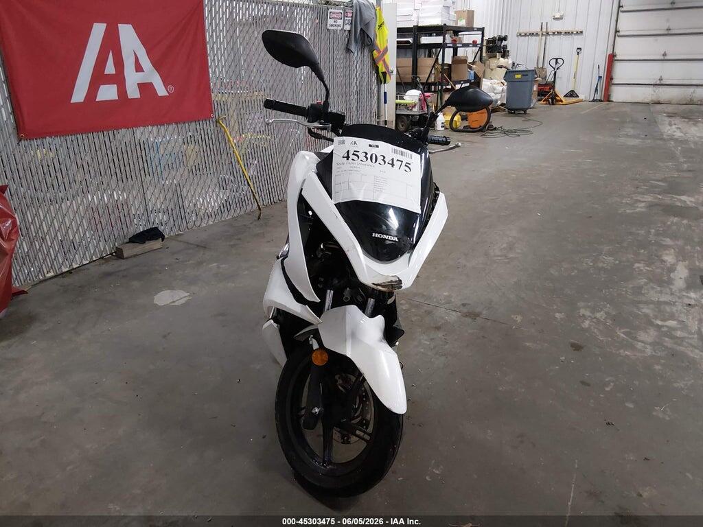 RLHKF1804FY000627 2015 HONDA PCX photo no. 5