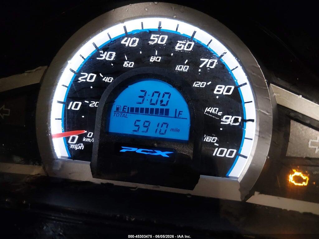 RLHKF1804FY000627 2015 HONDA PCX photo no. 7
