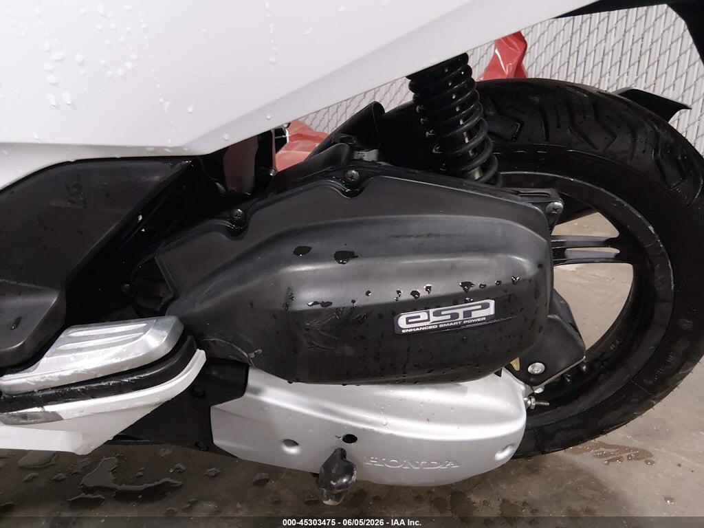 RLHKF1804FY000627 2015 HONDA PCX photo no. 9