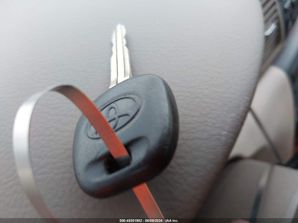2T1BR32E05C368703 2005 TOYOTA COROLLA photo no. 11