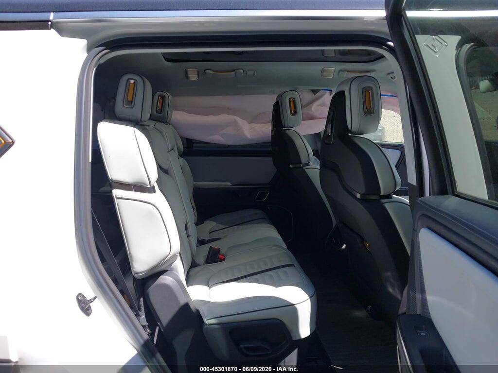 7PDSGABA6RN042505 2024 RIVIAN R1S photo no. 8